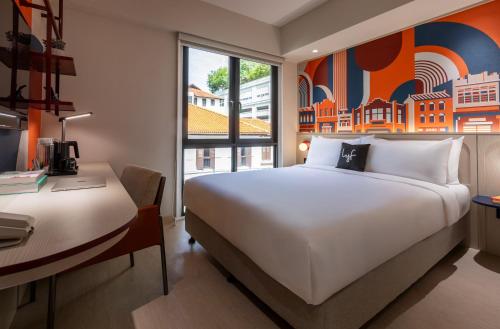 Postel nebo postele na pokoji v ubytování lyf Georgetown Penang