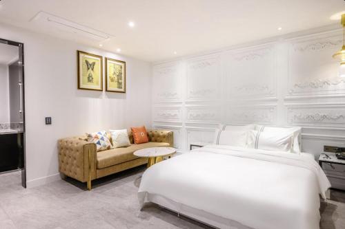 Postel nebo postele na pokoji v ubytování Gunsan Mari Gyeongjang branch