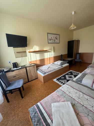 Ένα ή περισσότερα κρεβάτια σε δωμάτιο στο Ośrodek Sportu i Rekreacji w Zawierciu