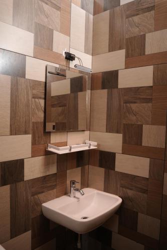 Ένα μπάνιο στο Paradise Riviera