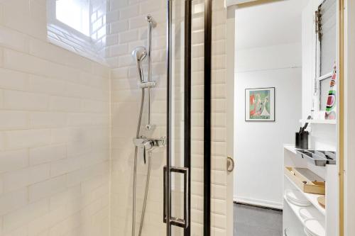 Et badeværelse på Parisian cocoon for 2 in Batignolles - 17th ard