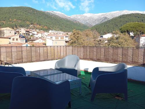 En generel udsigt til bjerge eller udsigt til bjerge taget fra lejligheden