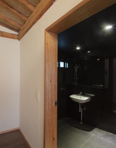 Ένα μπάνιο στο Side Hanok Residence