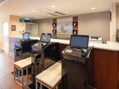 TV a/nebo společenská místnost v ubytování Comfort Hotel Narita