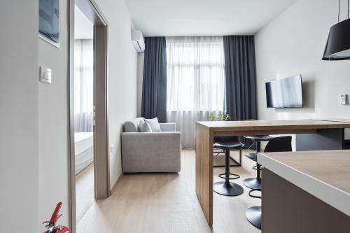 Ellie's Downtown Apartment