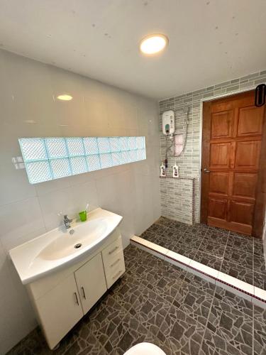 a bathroom with a sink and a shower at Kampung B&B Homestay in Kampong Pepedonkiang