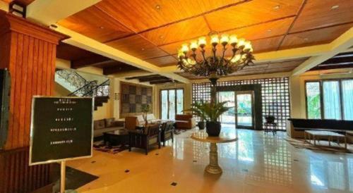 a large lobby with a chandelier and a living room at HOTEL SARI KURING INDAH in Cilegon