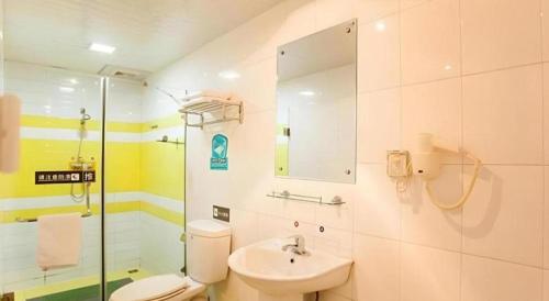 Ένα μπάνιο στο 7 Days Premium Zibo Jinjing Avenue the Mixc