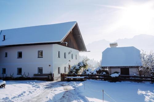 Chalet Wiesengut all famous ski areas around us, 10 min to salzburg, mountainview