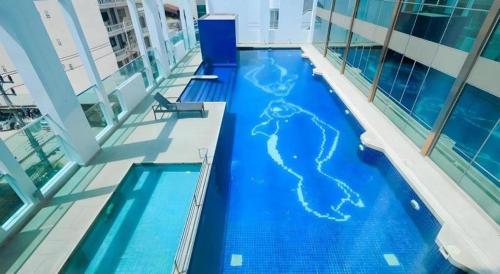 Bazén v ubytování New Season Square Hotel nebo v jeho okolí