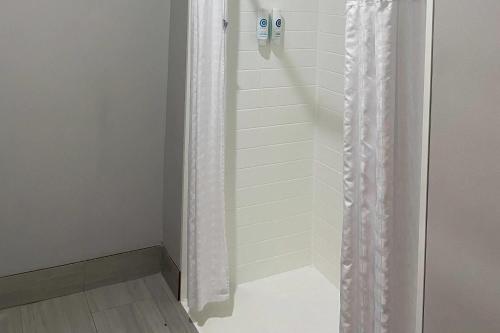 Ένα μπάνιο στο Comfort Inn & Suites Near Lake Guntersville