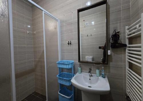 Et badeværelse på Élégant avec terrasse exclusive & piscine privée