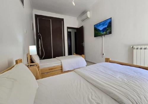 En eller flere senge i et værelse på Élégant avec terrasse exclusive & piscine privée