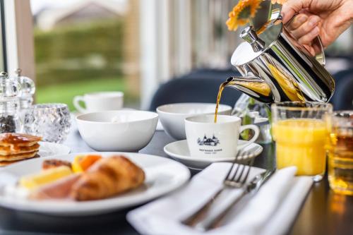 Možnosti snídaně pro hosty v ubytování Hotel Refsnes Gods - by Classic Norway Hotels