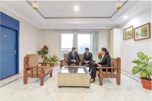 Επισκέπτες που μένουν στο FabHotel Supreme Stay