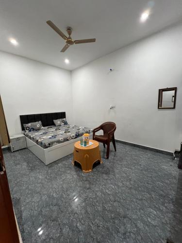 a room with a bed and a table and a chair at Kamal kishori Dham Guest house in Barsāna