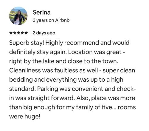 een screenshot van een mobiele telefoon van een vrouw bij Charming Apartment in St Moritz in St. Moritz