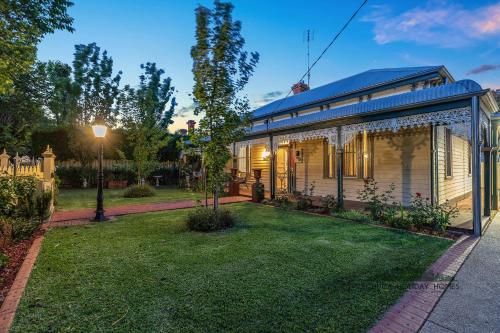 Vườn quanh Trebor on Dickson