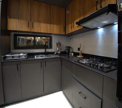 Een keuken of kitchenette bij Residence Gratia by Eagle View