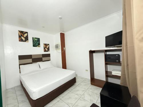 Giường trong phòng chung tại Seashore Inn