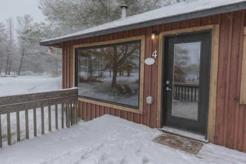2-Bedroom Cottage #4 - Sand Bay om vinteren