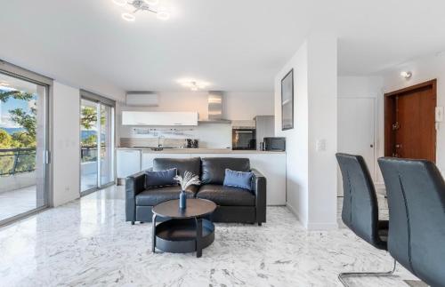 Nice Sea View Apartment Pool Terrace Parking Air Conditioning 4Sleeps