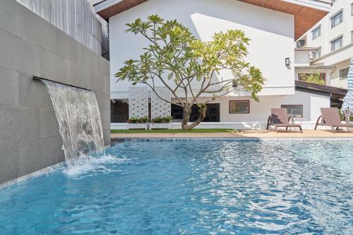 Bazén v ubytování Le Charme Vientiane Hotel nebo v jeho okolí