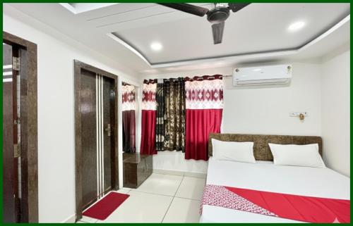 a room with a bed and a window at Mahakal Temple Railway station, Salimar Palace - Fully Air conditioned Rooms with Wifi And Parking, , BEST HOTEL IN UJJAIN in Ujjain