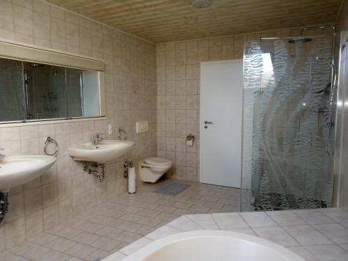 Et badeværelse på FeWo Südlicher Ortsrand von Rott 100m²