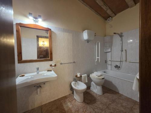 Koupelna v ubytování Agriturismo Collina degli Ulivi