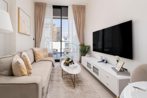 Close to Community Park, Minutes Walk from Circle Mall, and Short Drive to Dubai Miracle Garden and Butterfly Garden - Binghatti Amber, JVC by Deluxe Holiday Homes