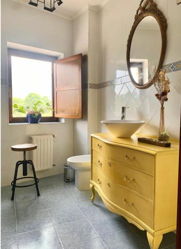 a bathroom with a yellow dresser and a sink at Casa Hijuela in Concejero