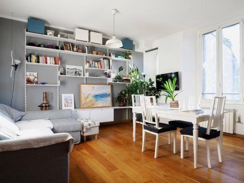Modern Bright and Central Apartment