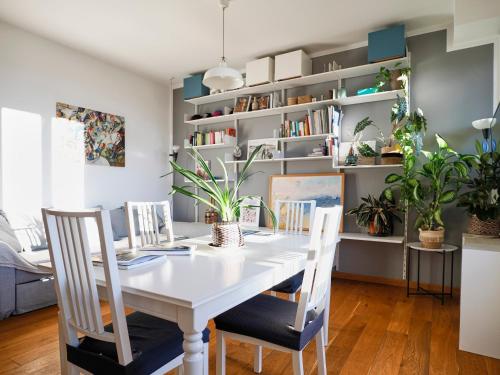 Modern Bright and Central Apartment