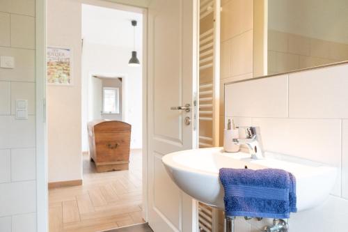 Koupelna v ubytování Ahrentschildt's Ferienwohnung im Reetdachhaus