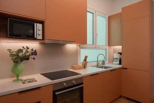 Stylish 4BR Penthouse with Private Rooftop Near Lycabettus