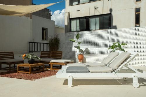 Stylish 4BR Penthouse with Private Rooftop Near Lycabettus