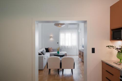 Stylish 4BR Penthouse with Private Rooftop Near Lycabettus
