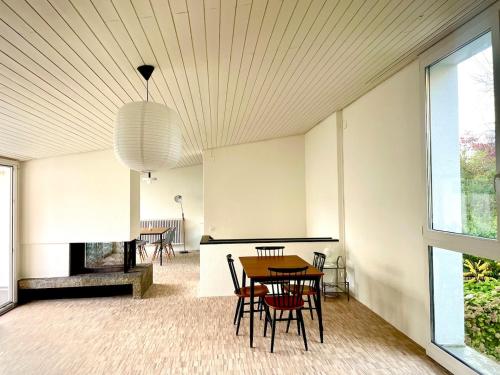 Posezení v ubytování Komfortables Atriumhaus bei Zürich, Garten, Ruhe, Parking und Waschmaschine