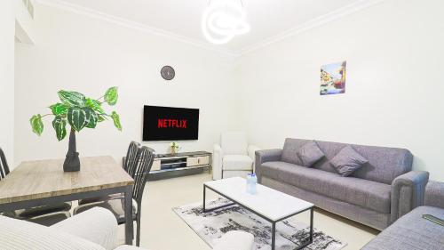 Family Friendly 1 Bedroom Stylish Creek front