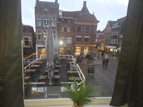 a view from a window of a street with buildings at Slapen bij De Buren in Alkmaar