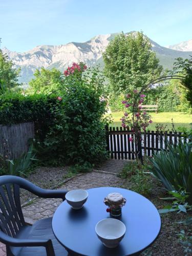 Studio en rez de jardin , vue montagne