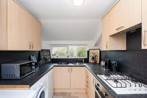 Kuchyň nebo kuchyňský kout v ubytování 5 Individual Beds - Free Parking