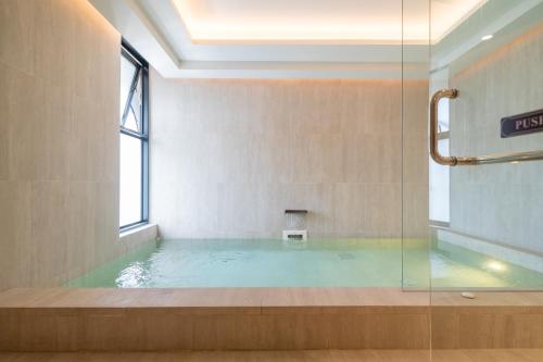 Φωτογραφία από το άλμπουμ του Condo 1 BR at The Title Legendary D-606 near Bangtao Beach στην Παραλία Μπανγκ Ταο