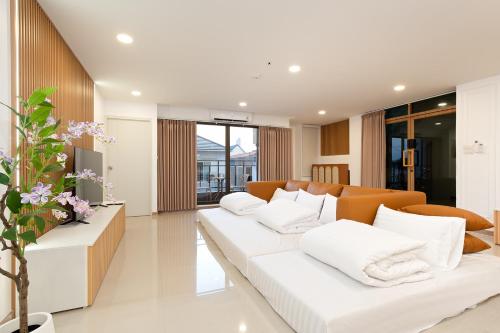 Кровать или кровати в номере Capitel Sathorn