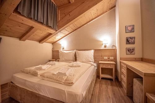 Postel nebo postele na pokoji v ubytování Chalet Larice