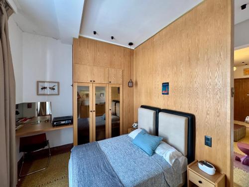 En eller flere senge i et værelse på Loft art-déco centre-ville Casa