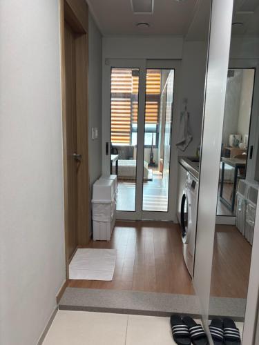 Ảnh trong thư viện ảnh của Modern Style Duplex Room ở Ansan