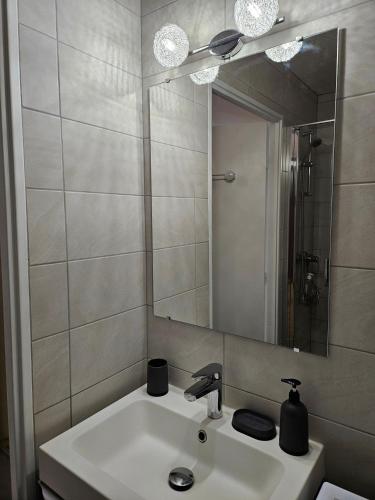 Studio Cabine Clim Wifi Parking Draps - 1 étoile - self check-in possible