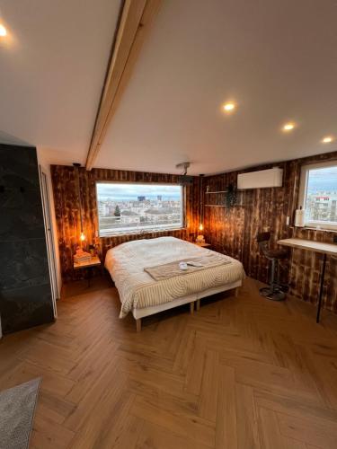 Ένα ή περισσότερα κρεβάτια σε δωμάτιο στο Chalet sur le toit de Strasbourg SPA Cinéma